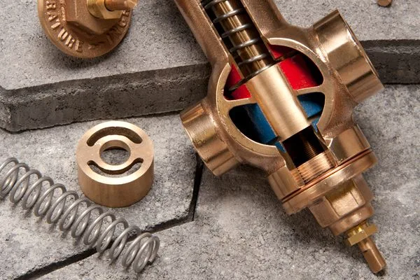 Holby Valve With Nut & Bolts